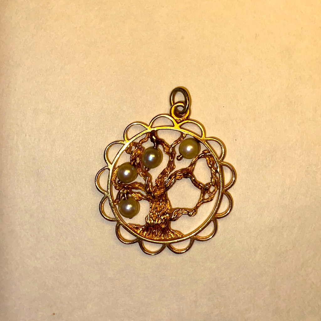 14kt Gold With Pearls Pendant.